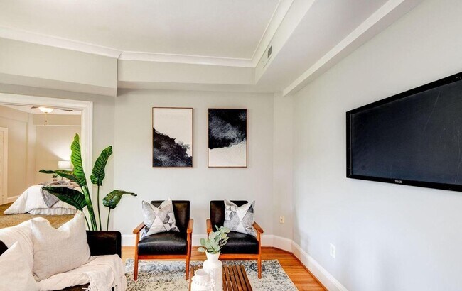 Building Photo - Captivating One Bedroom in Columbia Heights!