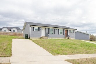 Building Photo - 1303 Farmingdale Dr