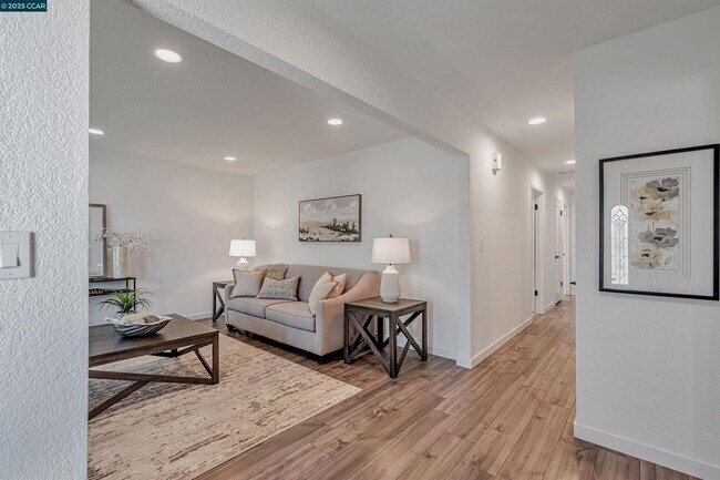 Foto del edificio - 2242 Westwood Ct