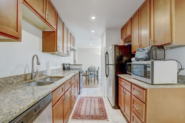 Building Photo - PRE-LEASE 4 BED 2 BATH – Updated Brick Hom...