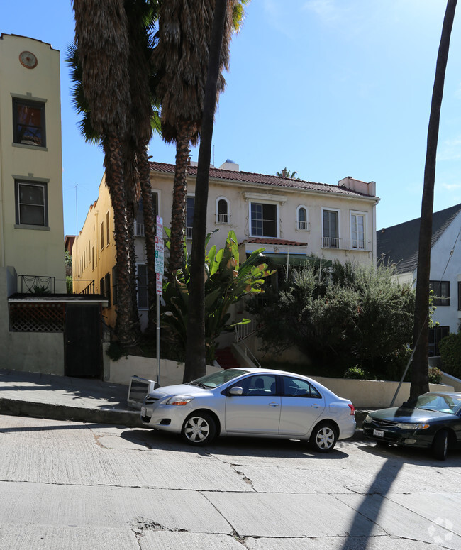 Foto del edificio - 1926 Whitley Ave