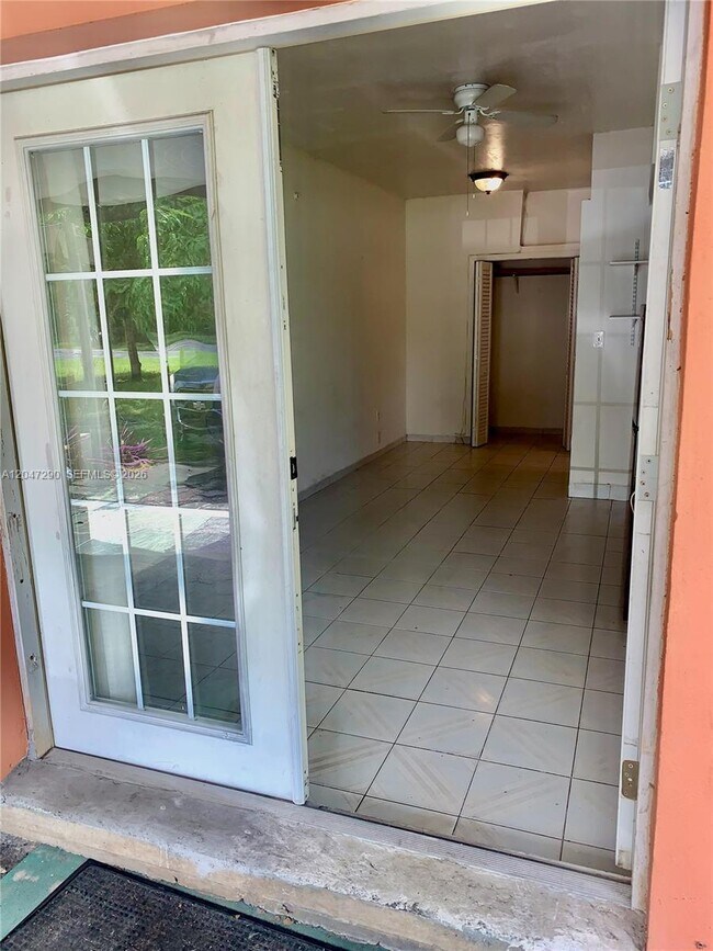 Foto del edificio - 13140 N Miami Ave