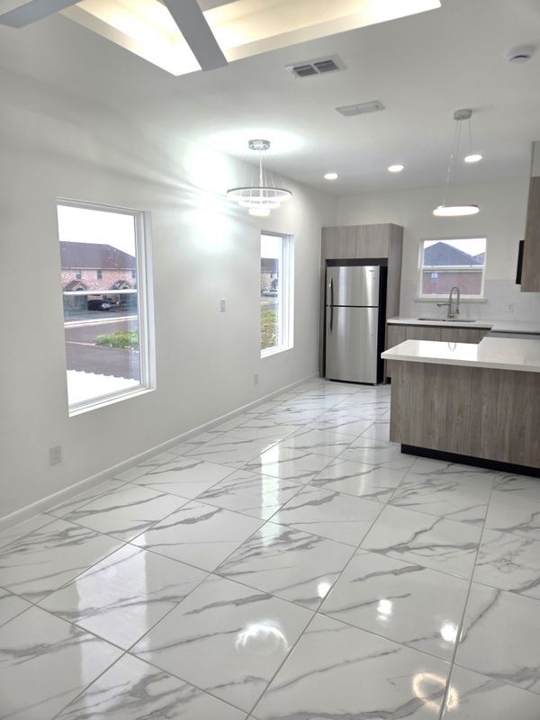 Building Photo - 3201 Magdalena St