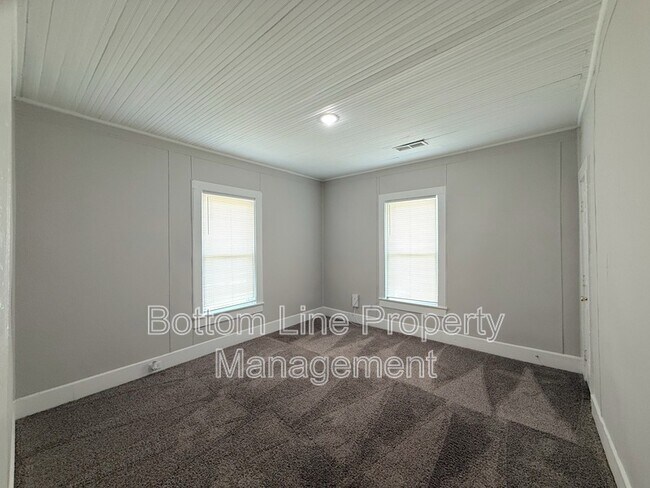 Foto del edificio - 863 Old Charlotte Rd SW