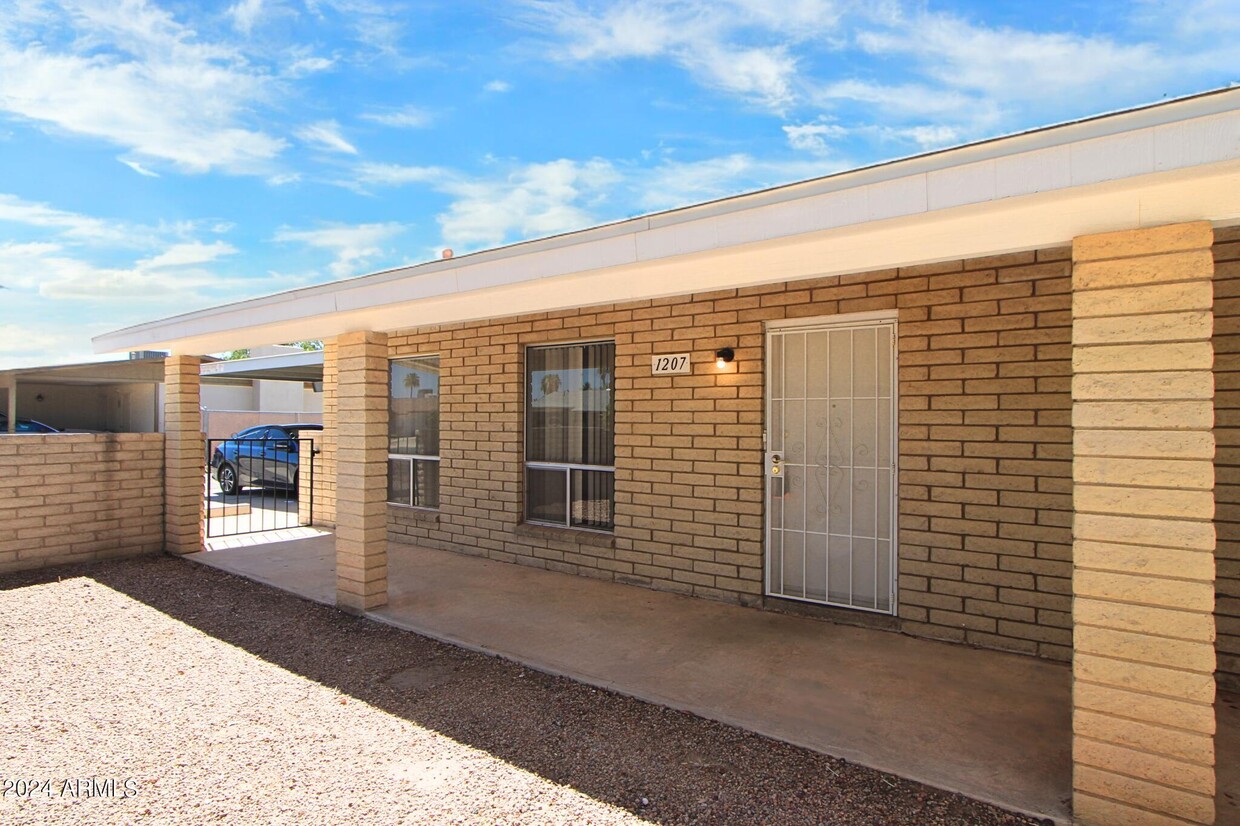 Primary Photo - 1207 E 11th Pl