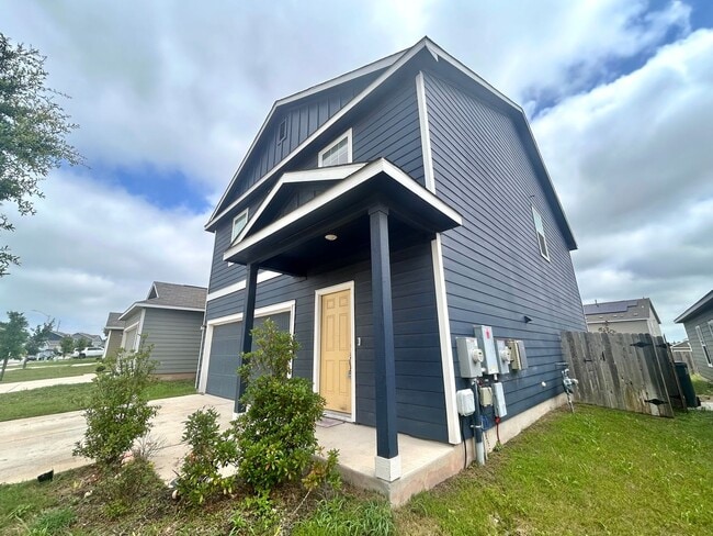 Building Photo - Your Next Home Awaits – Bright, Modern & M...
