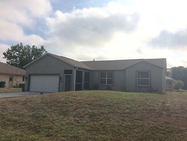 Building Photo - Nice 3 bedroom, all tile floors! Englewood...