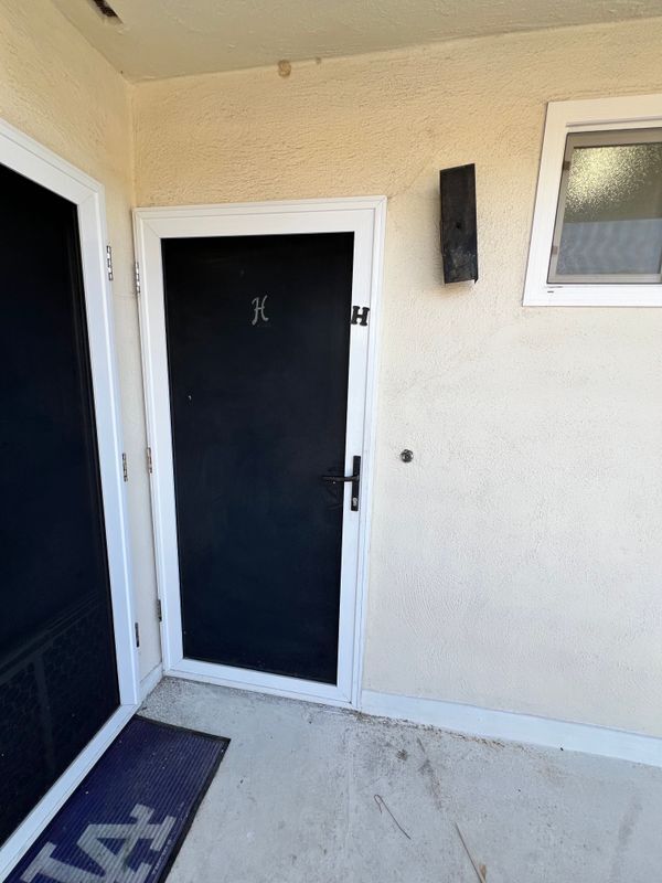 Foto del edificio - 9025 Mills Ave