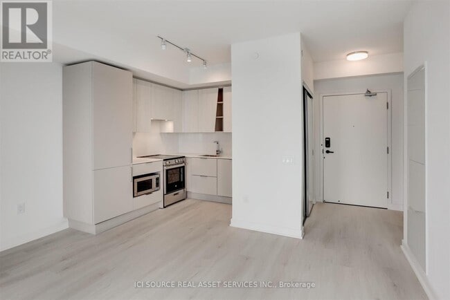 Photo du bâtiment - 3900-3900 Confederation Pkwy