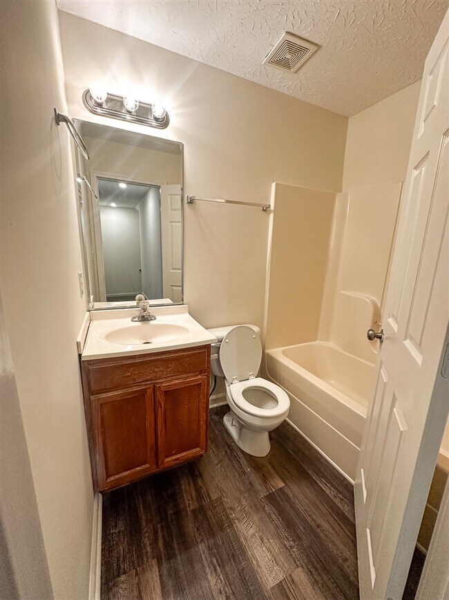 Building Photo - 1225 N Lee Dr