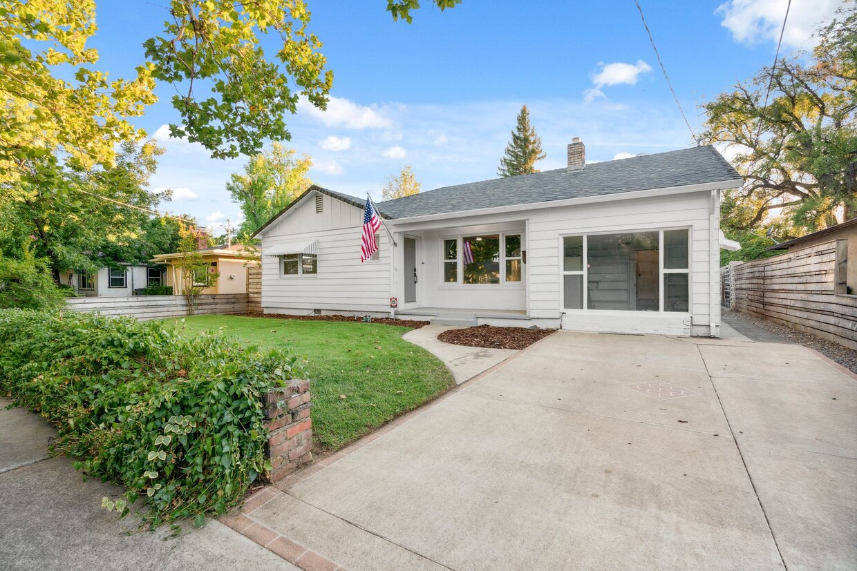 Primary Photo - Classicly Charming Remodeled Garden Tract ...