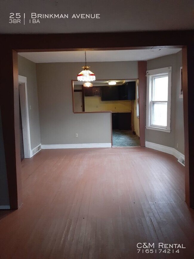 Building Photo - 3 Bedroom Lower Apartment