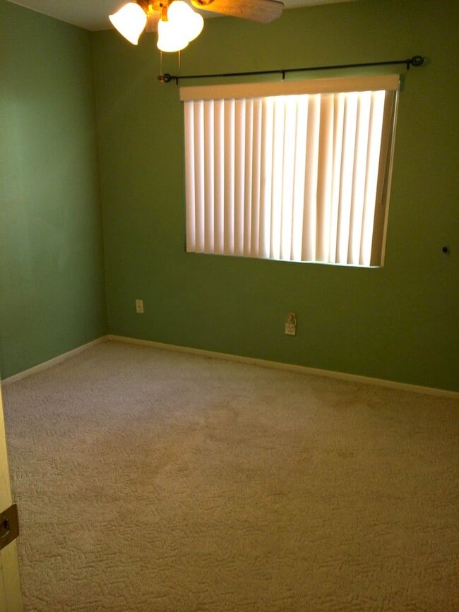 Building Photo - COMING SOON - ALLIED GARDENS-4 BEDROOM/2 B...