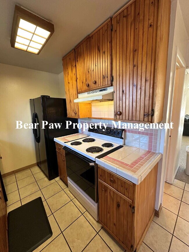 Foto del edificio - Spacious 3-Bed Townhouse in Golden!