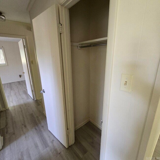 Foto del edificio - 2404 Pine Hill Dr