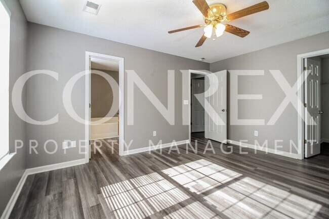 Building Photo - 525 Kingsman Ln
