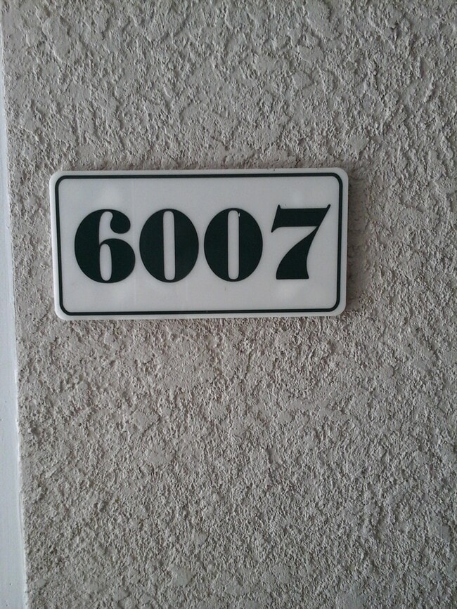 Building Photo - 6007 Hemingway Cir