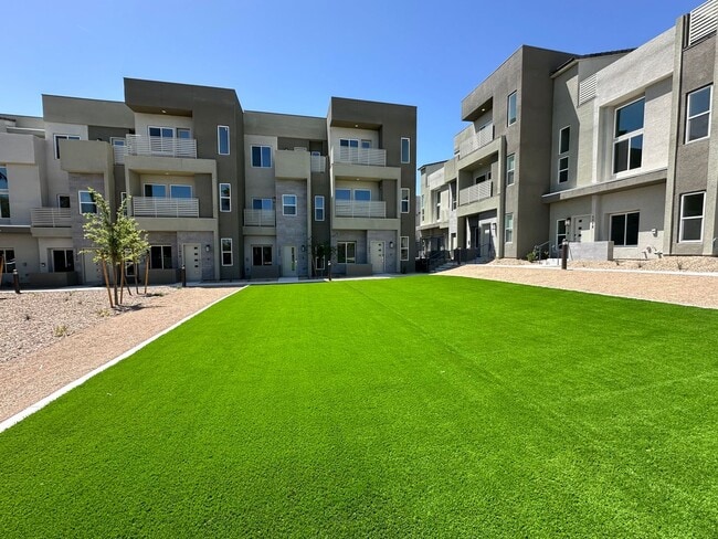 Building Photo - Your Dream Home Awaits: Spacious Summerlin...