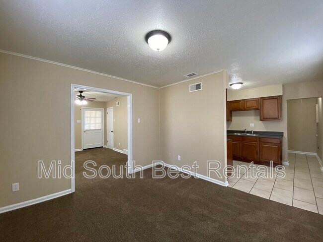 Building Photo - 597 Leavert Ave