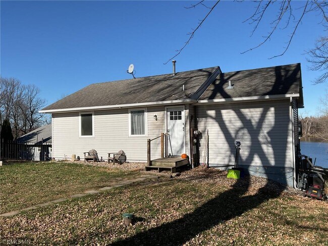 Foto del edificio - 28662 W Lake Dr