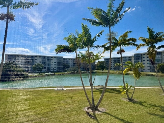 Foto del edificio - 2855 Leonard Dr