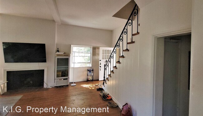 Building Photo - 2 br, 1.5 bath Apartment - 436-440 Landfai...