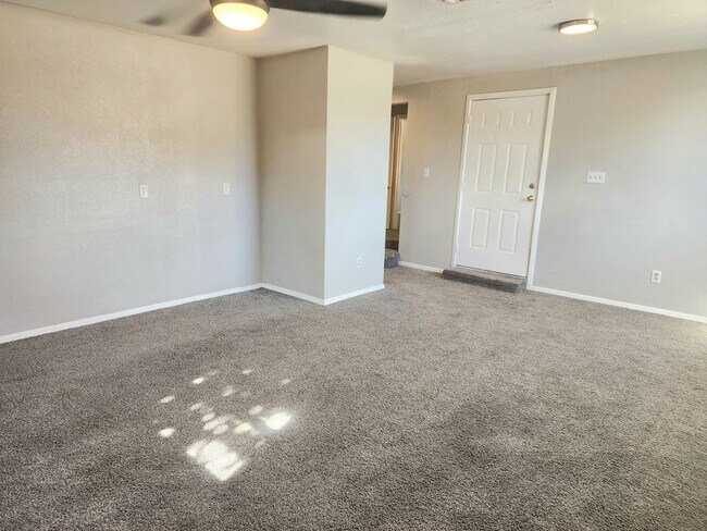 Foto del edificio - 905/907 N Ave K - duplex