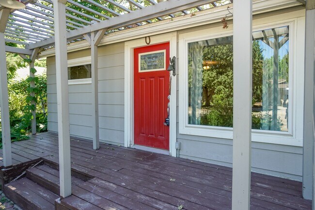 Foto del edificio - 5707 N Bogart Ln