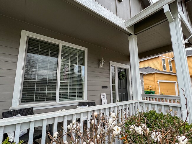 Foto del edificio - Beautiful 3 Bed + 2.5 Baths home with Larg...