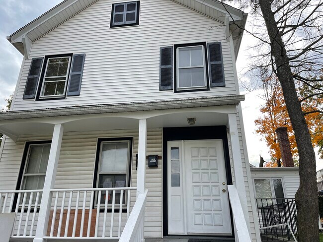 Building Photo - 148 Terrace Ave