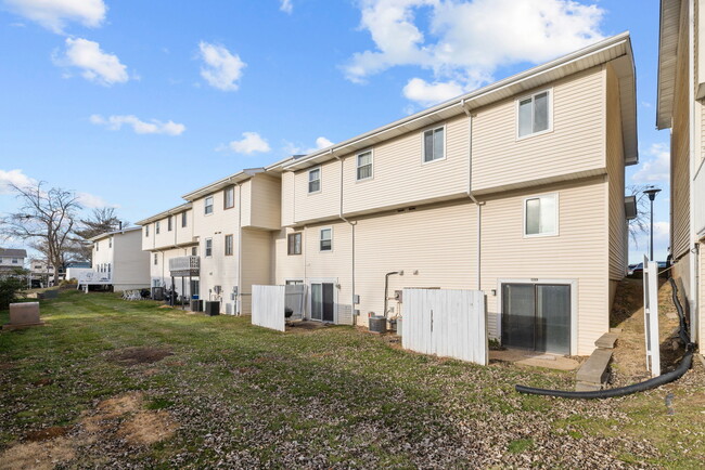 Building Photo - 2649 Falcons Way