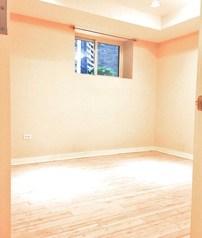 First Bedroom - 1462 W Catalpa Ave