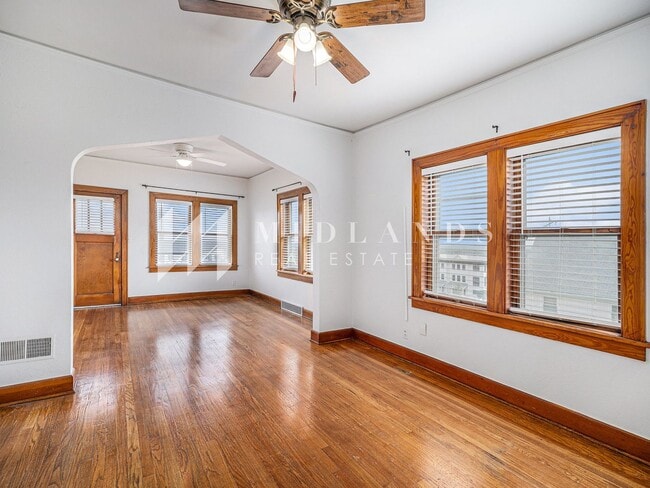 Building Photo - Vintage Charm in Little Italy