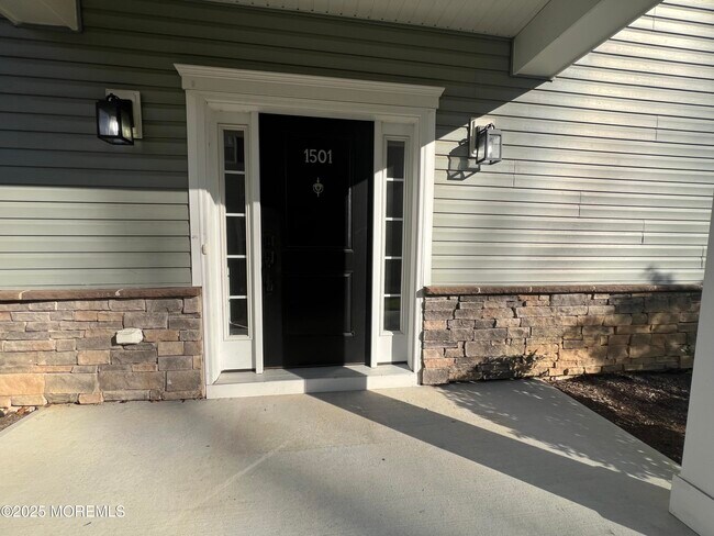 Foto del edificio - 1501 Arose Ln