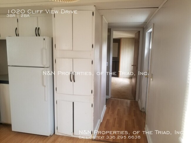 Building Photo - 1020 Cliff View Dr