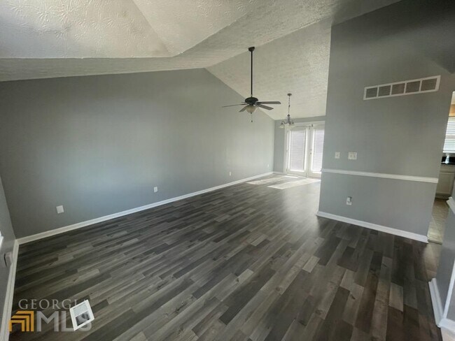 Building Photo - 6097 Raintree Bend