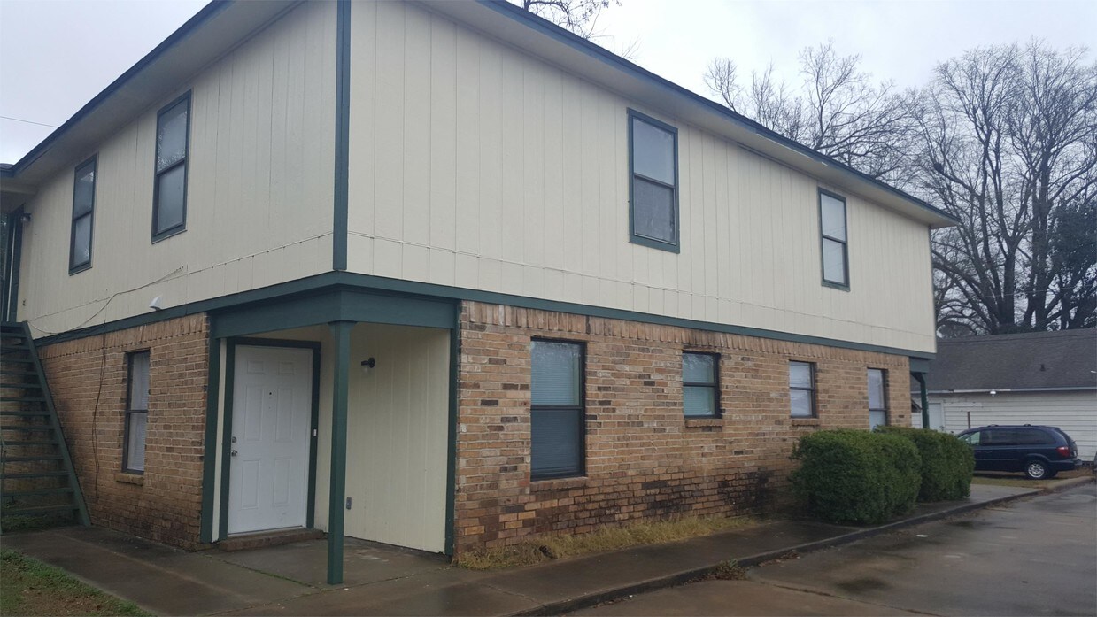 Foto principal - 1520 N Robison Rd