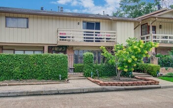 Building Photo - 823 S Ripple Creek Dr