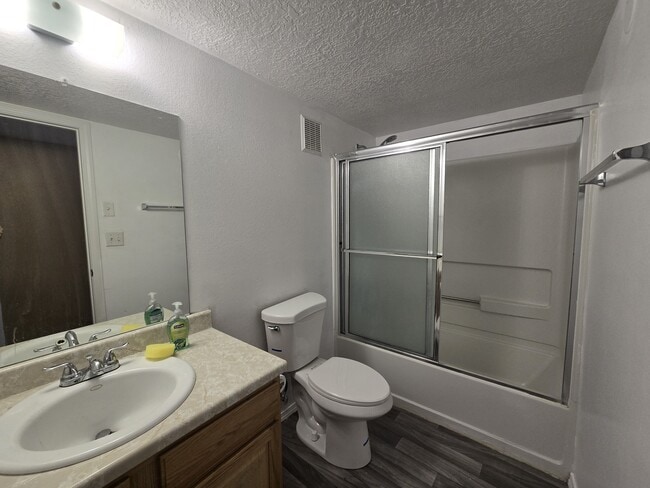 Building Photo - 3984 Rancher Loop NE