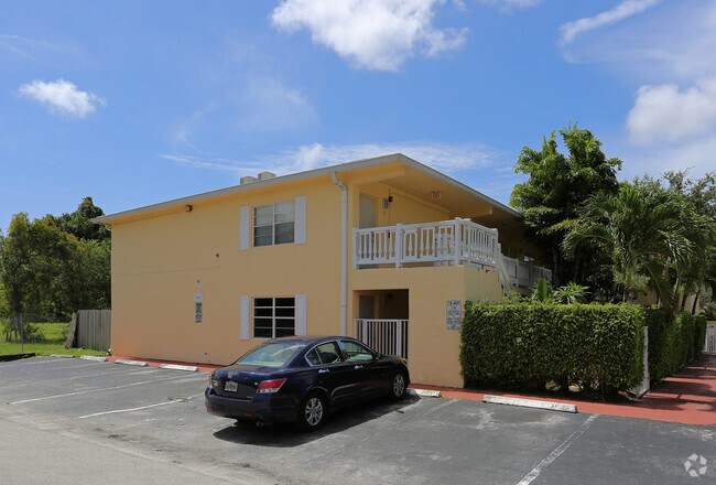 Building Photo - Pineapple Grove