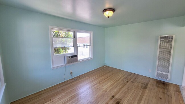 Foto del edificio - 6213 Bright Ave