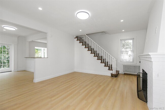 Building Photo - 11 A Floyd Pl