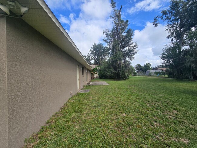 Foto del edificio - 501 W Saunders St