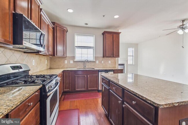Foto del edificio - 632 Highland Farms Cir