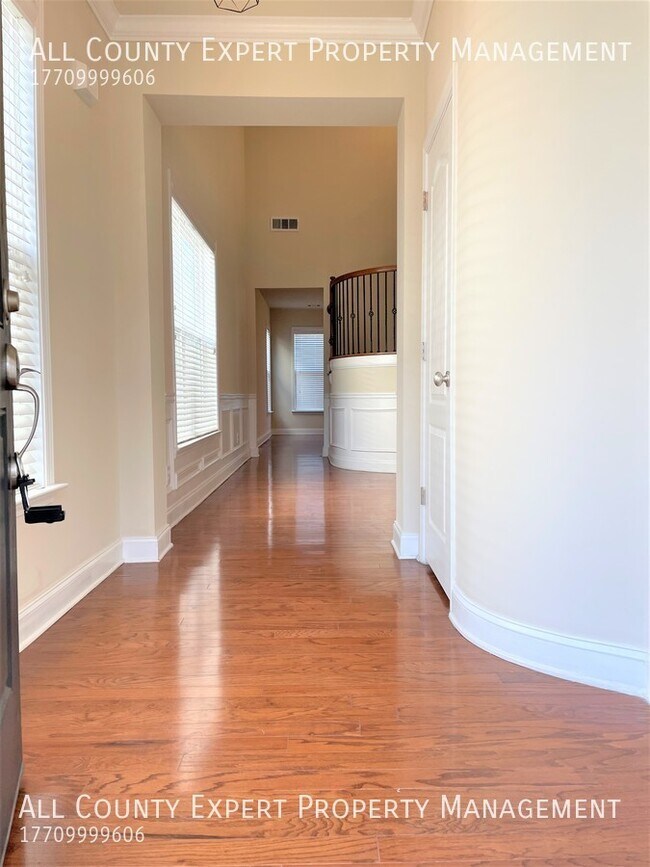 Building Photo - Wonderful home in great neighborhood