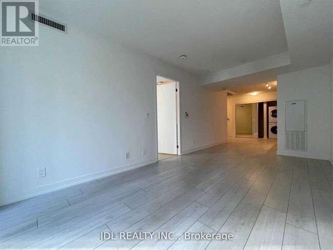 Building Photo - 60-360 Shuter St