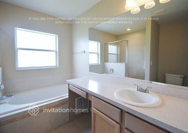 Building Photo - 2048 Gloria Cir