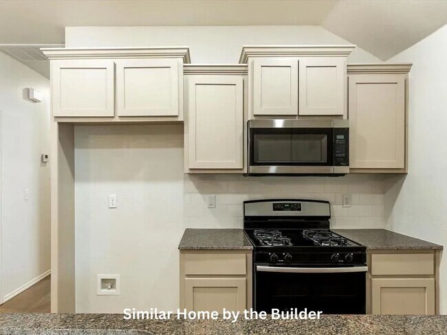 Foto del edificio - Brand-New 2 Bed / 2 Bath Duplex with Garage & Fenced Yard