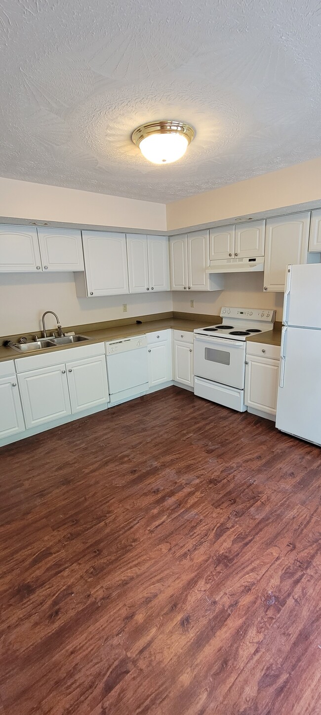 Kitchen - 7 Thistlewood Lane