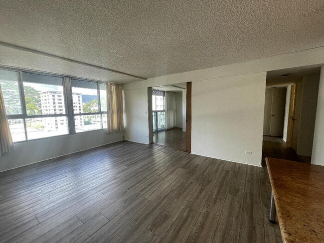 Foto del edificio - PUNAHOU TOWER 2/2/1 sec, W/D, pool, gym, s...